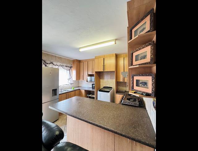 3 BEDROOM FREESTANDING FOR SALE IN BEN FLEUR